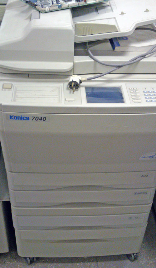    Konica 7040